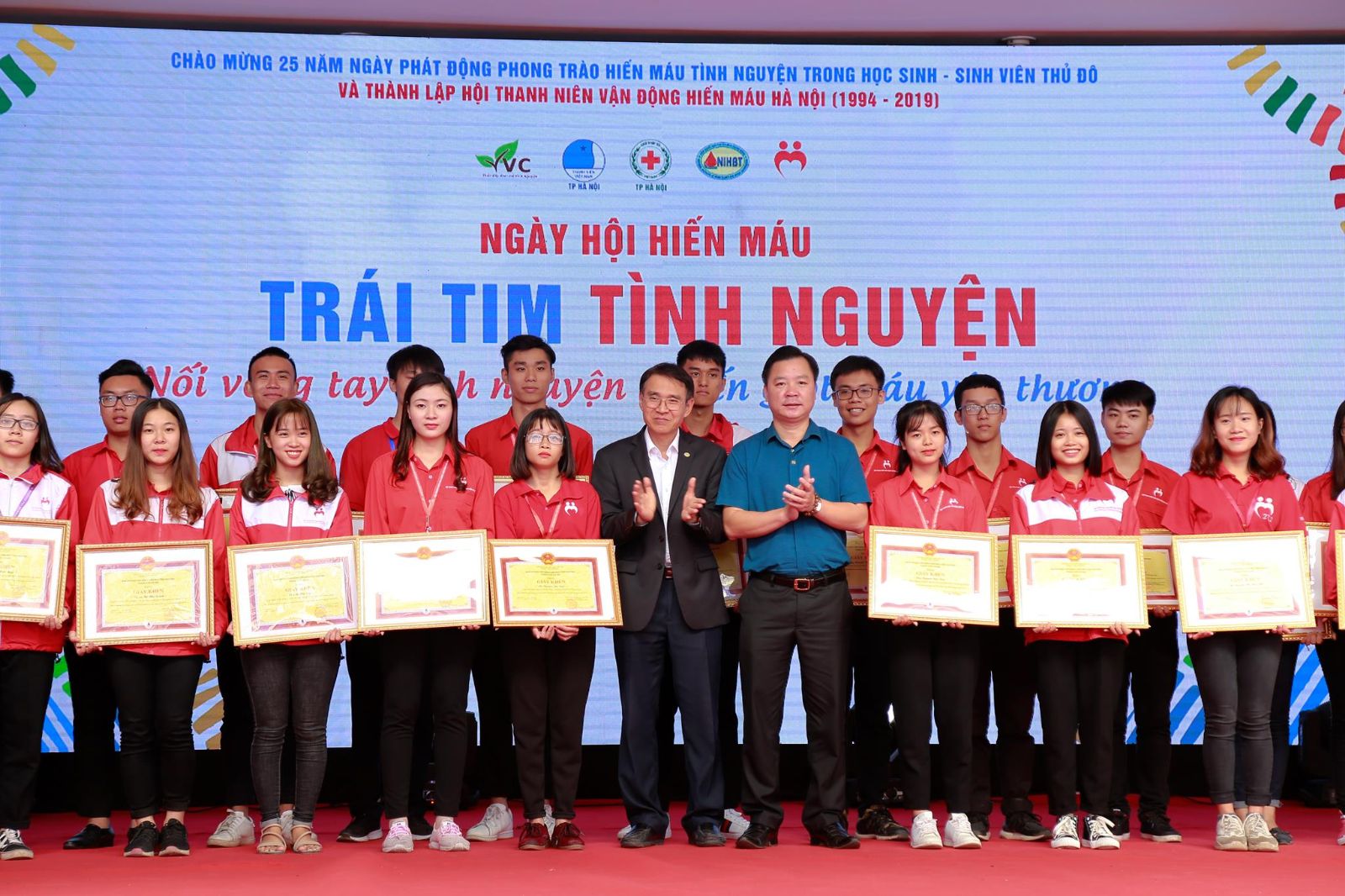 BẢO TÍN MINH CHÂU HỖ TRỢ 50 TRIỆU ĐỒNG CHO SINH VIÊN TRONG NGÀY HỘI HIẾN MÁU TRÁI TIM TÌNH NGUYỆN 2018
