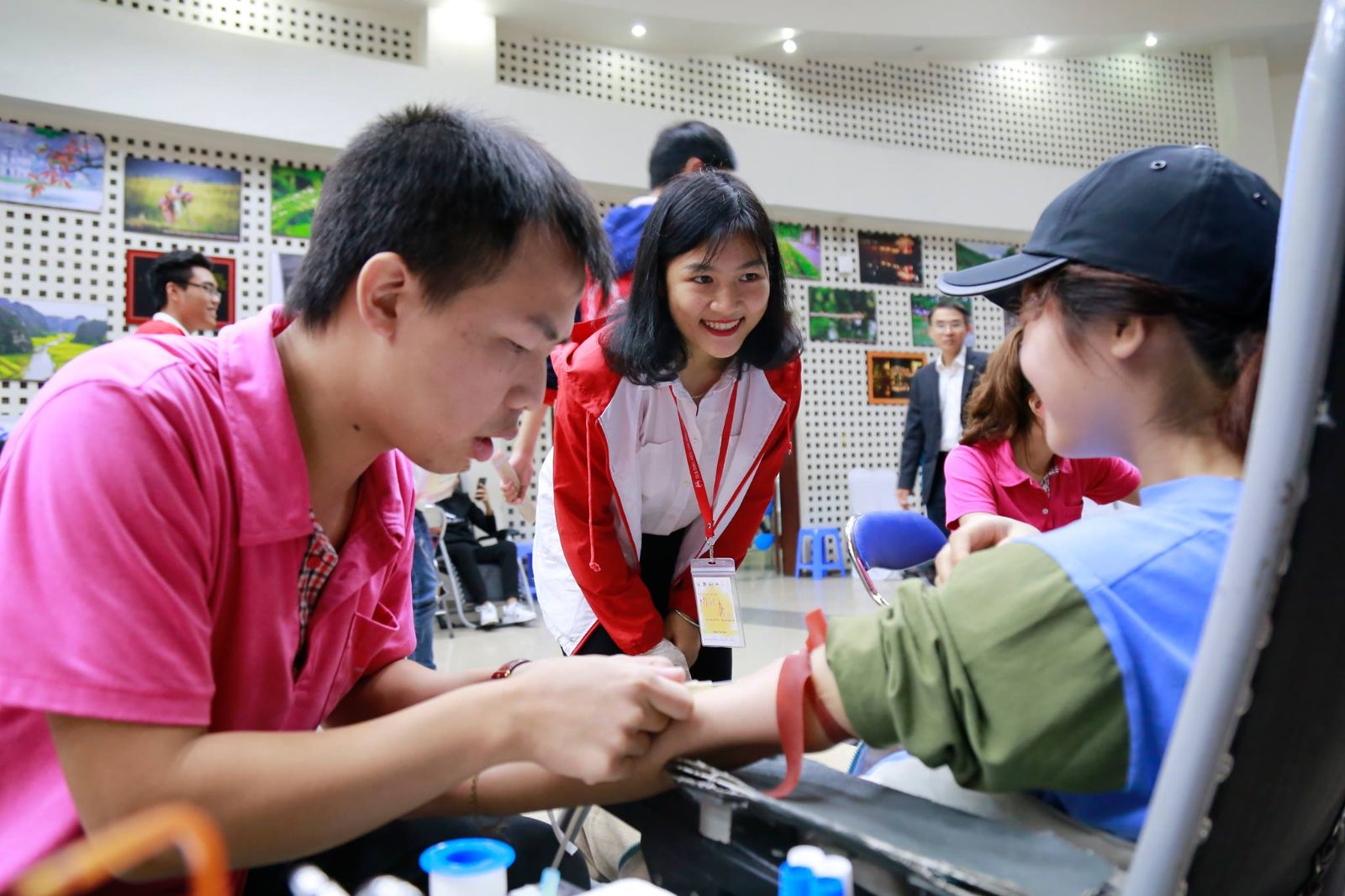 BẢO TÍN MINH CHÂU HỖ TRỢ 50 TRIỆU ĐỒNG CHO SINH VIÊN TRONG NGÀY HỘI HIẾN MÁU TRÁI TIM TÌNH NGUYỆN 2018