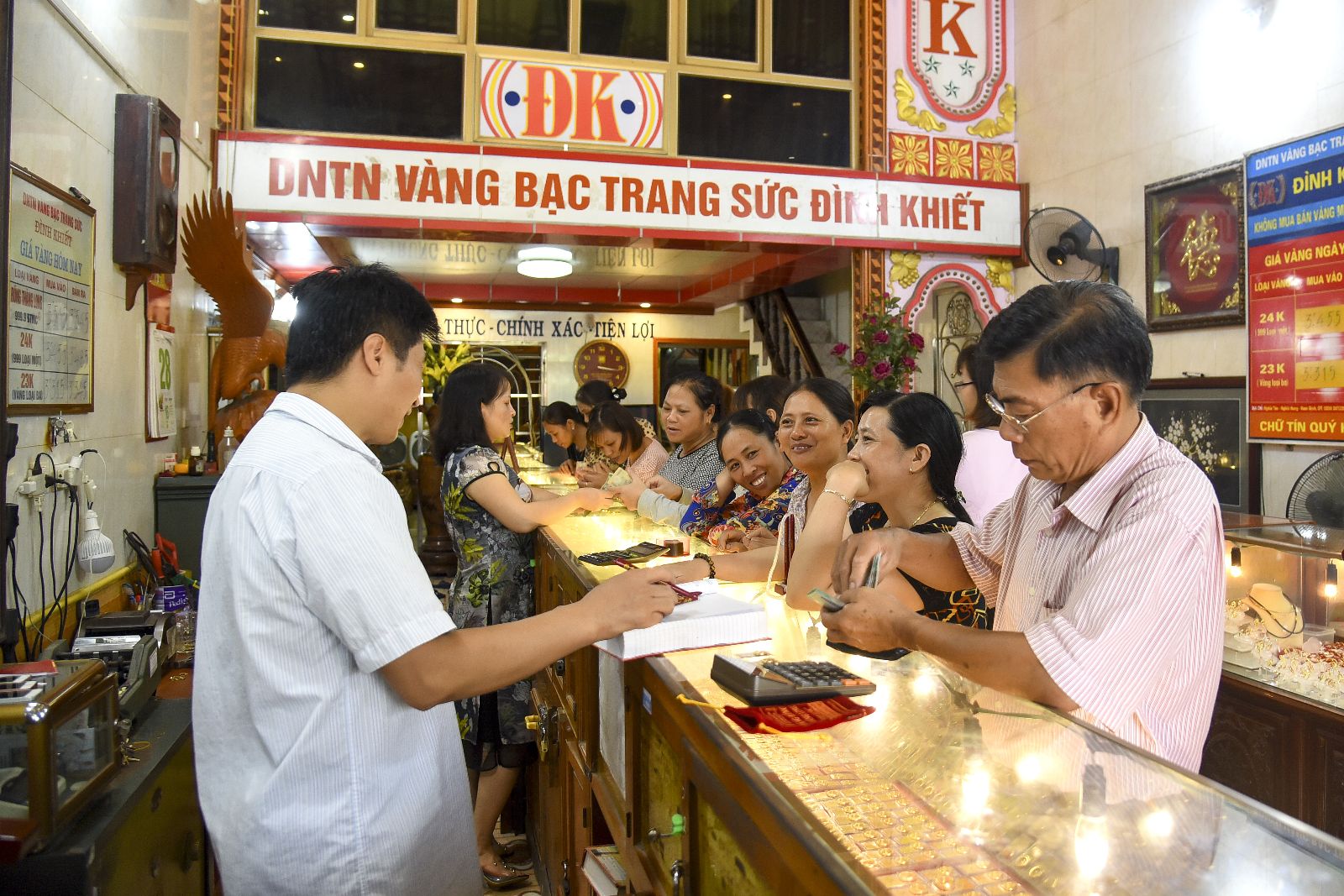 Lễ công bố điểm bán VRTL 