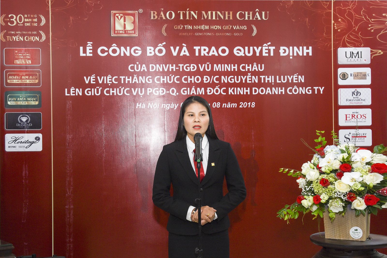 đồng chí Nguyễn Thị Luyến PGĐ, quyền GĐ Kinh Doanh công ty phát biểu tại buổi lễ