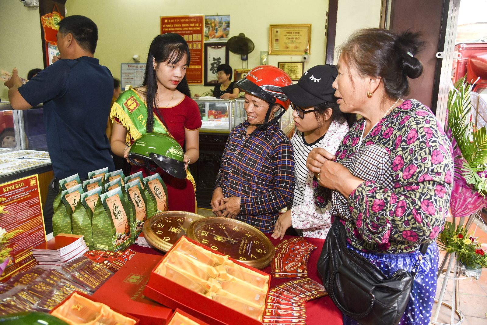 Lễ công bố điểm bán VRTL