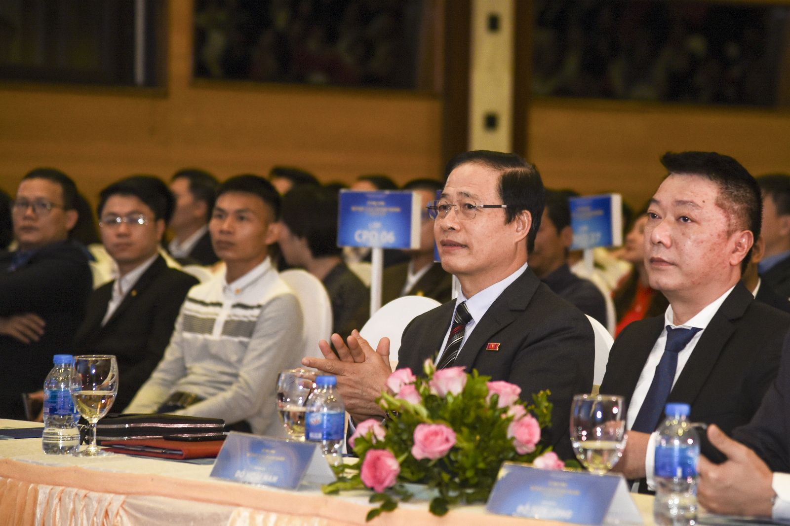 DNVH - TGĐ VŨ MINH CHÂU THAM DỰ LỄ TÔN VINH SỰ HỌC VÀ TẶNG QUÀ GIẢNG HUẤN, CÁN BỘ TRƯỜNG DOANH NHÂN PTI
