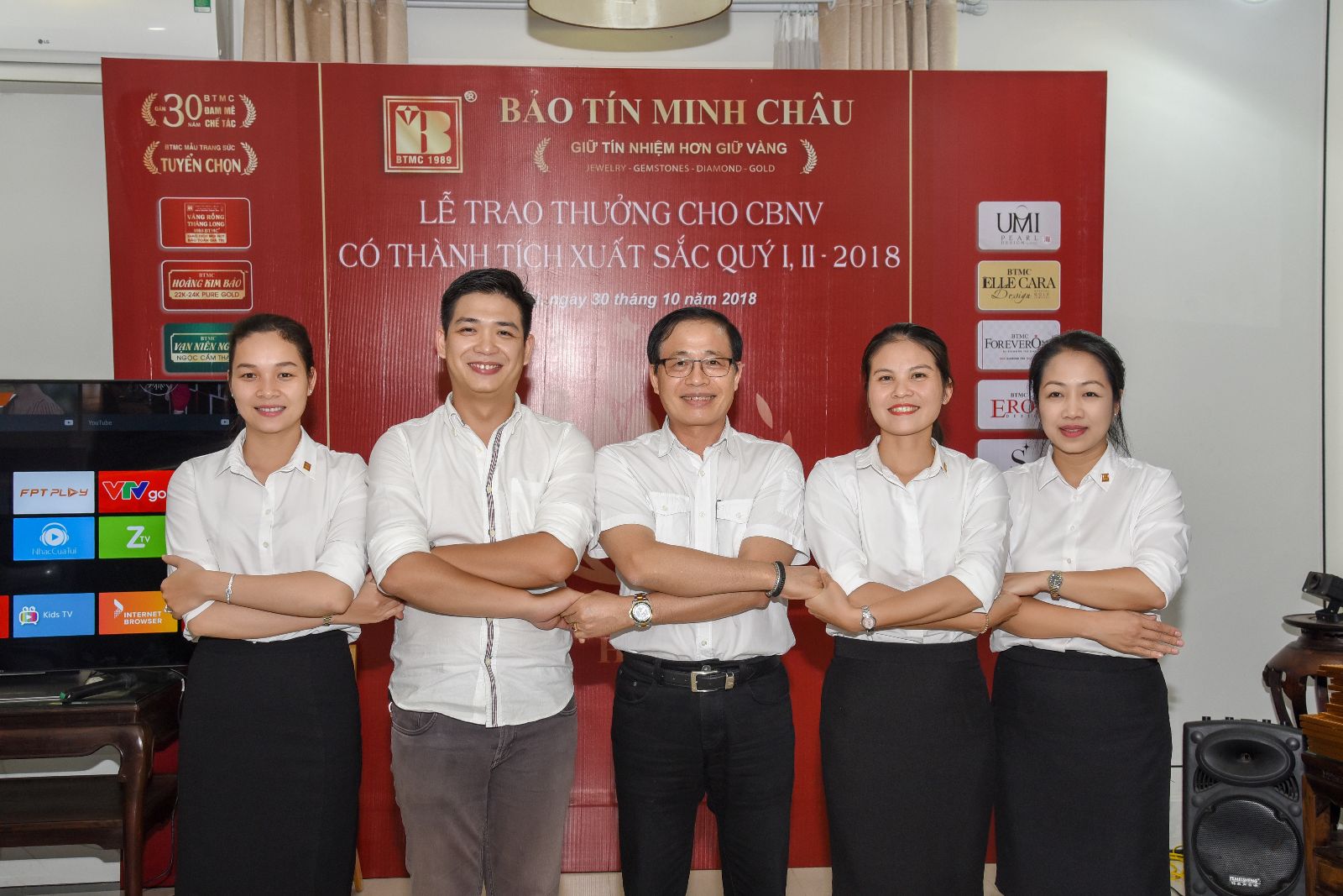 BẢO TÍN MINH CHÂU TUYÊN DƯƠNG VÀ TRAO THƯỞNG CÁN BỘ NHÂN VIÊN XUẤT SẮC QUÝ I, II - 2018