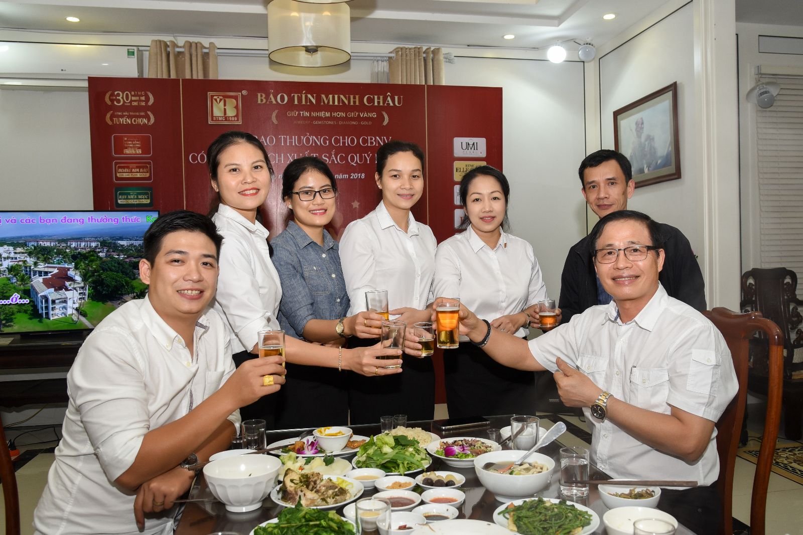 BẢO TÍN MINH CHÂU TUYÊN DƯƠNG VÀ TRAO THƯỞNG CÁN BỘ NHÂN VIÊN XUẤT SẮC QUÝ I, II - 2018